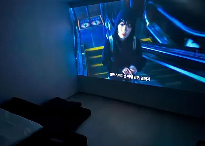 Hongdae&sinchon 10min! 3 Beds, Late Checkout, Bag Storage, Parking, Pet, Netflix, Cook