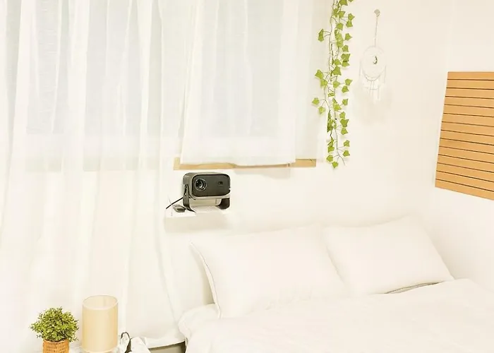 Apartment Hongdae&sinchon 10min! 3 Beds, Late Checkout, Bag Storage, Parking, Pet, Netflix, Cook *